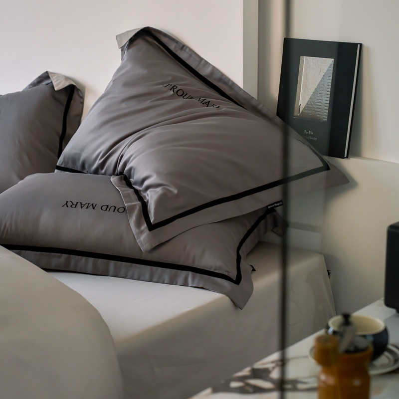 91家纺网 家纺一手货源 找家纺 60支贡缎新疆长绒棉床上四件套被罩高端轻奢简约刺绣被套全棉纯棉 珍娜-雅士灰烟墨灰