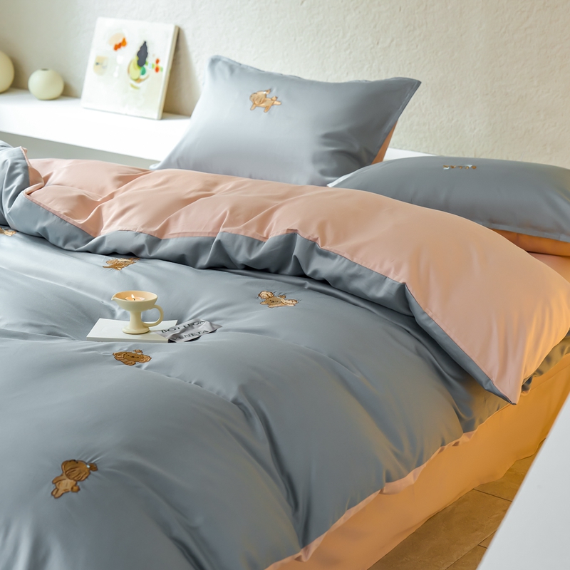 91家纺网 家纺一手货源 找家纺 北欧简约风60支贡缎长绒棉贡缎四件套纯棉全棉床单被套纯色轻奢 奶油狗-天空蓝+茱萸粉