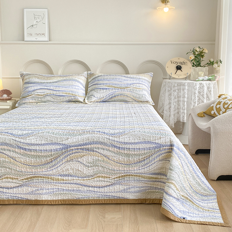91家纺网 家纺一手货源 找家纺 胜权40支A类全棉夹棉绗缝13372简约款印花多功能床盖夏被四季通用 菱琅