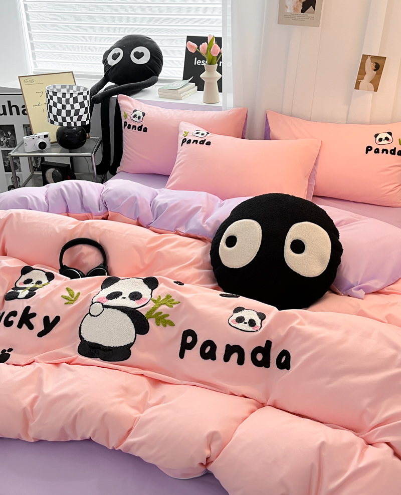 91家纺网 家纺一手货源 找家纺 沐慕家居 2024毛巾绣四件套 幸运熊猫-粉紫