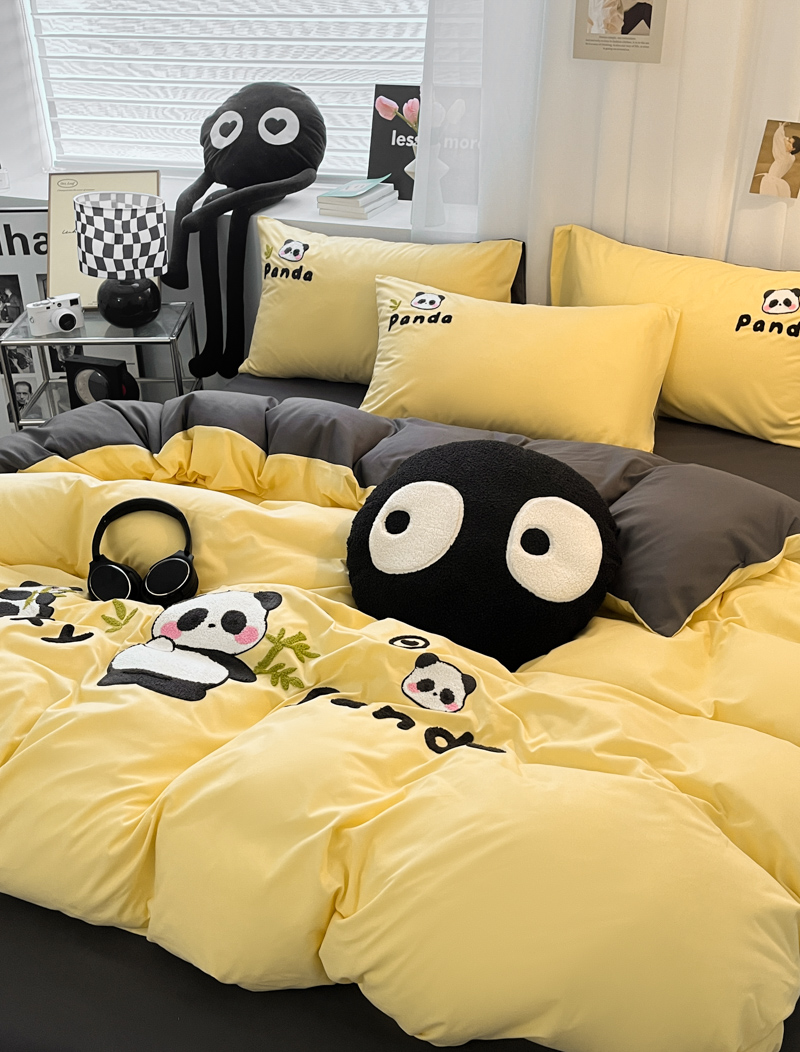 91家纺网 家纺一手货源 找家纺 沐慕家居 2024毛巾绣四件套 幸运熊猫-黄色