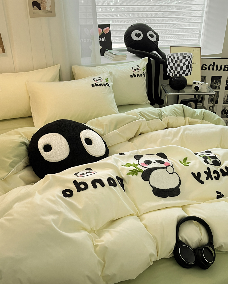 91家纺网 家纺一手货源 找家纺 沐慕家居 2024毛巾绣四件套 幸运熊猫-米色