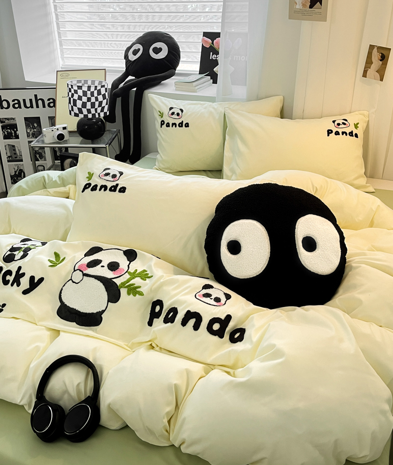 91家纺网 家纺一手货源 找家纺 沐慕家居 2024毛巾绣四件套 幸运熊猫-米色