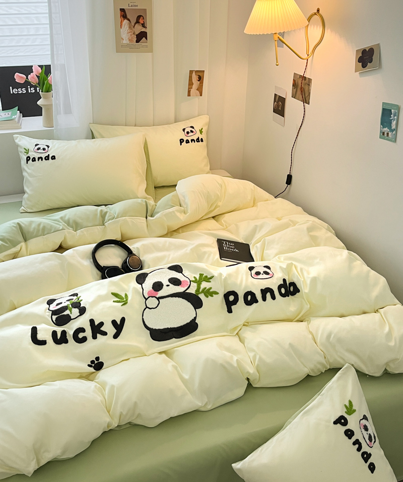 91家纺网 家纺一手货源 找家纺 沐慕家居 2024毛巾绣四件套 幸运熊猫-米色