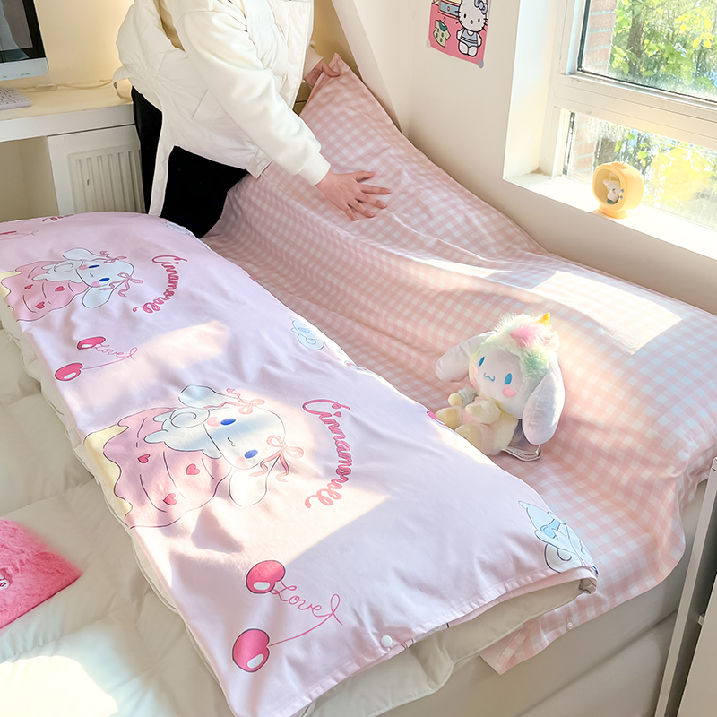 91家纺网 家纺一手货源 找家纺 金爱家 2024新款三丽鸥正版授权纯棉旅行隔脏睡袋火车出行睡袋系列（送同款收纳袋） 纯棉睡袋-奶油甜心玉桂狗