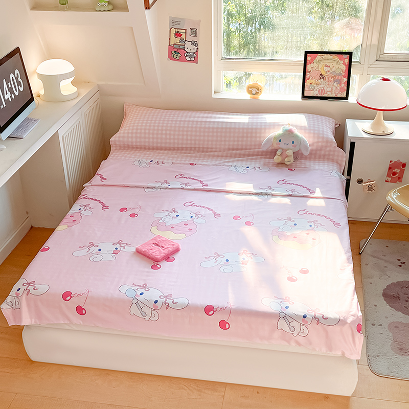 91家纺网 家纺一手货源 找家纺 金爱家 2024新款三丽鸥正版授权纯棉旅行隔脏睡袋火车出行睡袋系列（送同款收纳袋） 纯棉睡袋-奶油甜心玉桂狗