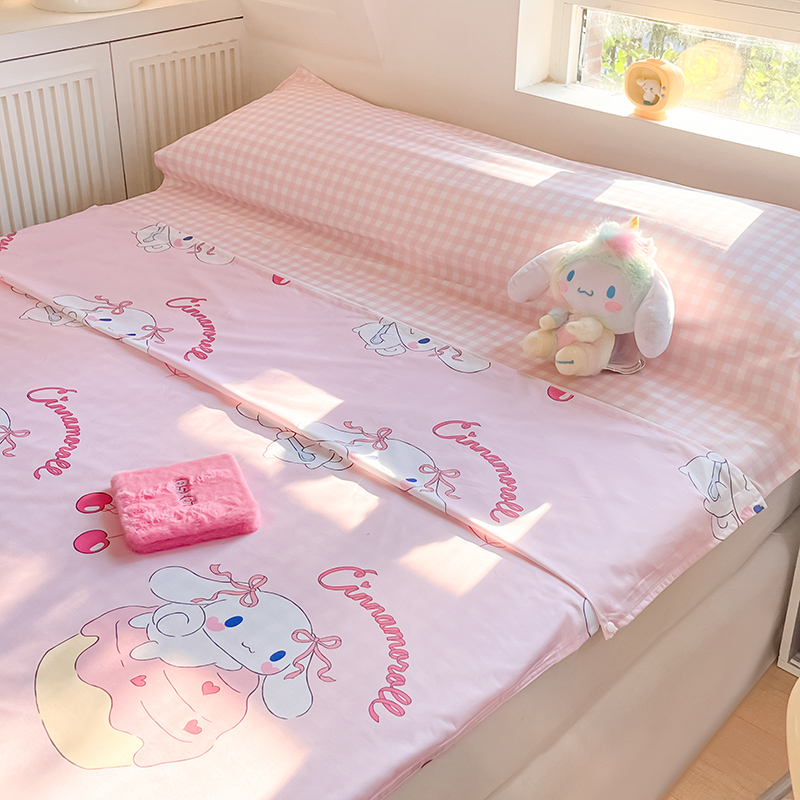 91家纺网 家纺一手货源 找家纺 金爱家 2024新款三丽鸥正版授权纯棉旅行隔脏睡袋火车出行睡袋系列（送同款收纳袋） 纯棉睡袋-奶油甜心玉桂狗