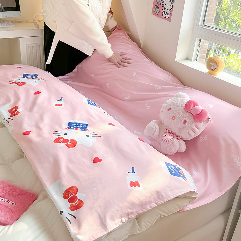 91家纺网 家纺一手货源 找家纺 金爱家 2024新款三丽鸥正版授权纯棉旅行隔脏睡袋火车出行睡袋系列（送同款收纳袋） 纯棉睡袋-苹果kitty