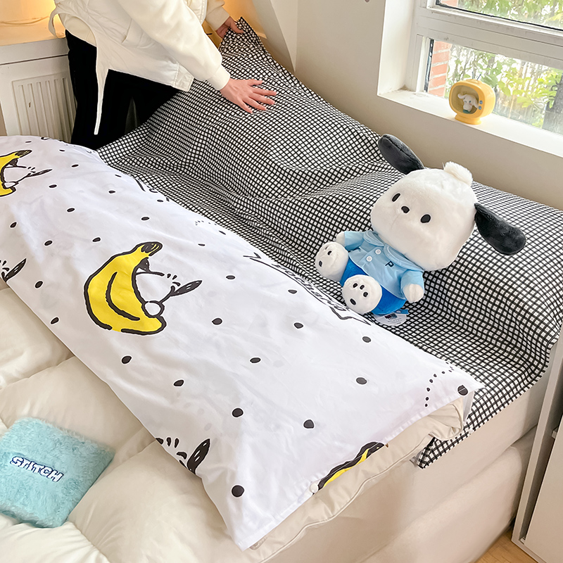 91家纺网 家纺一手货源 找家纺 金爱家 2024新款三丽鸥正版授权纯棉旅行隔脏睡袋火车出行睡袋系列（送同款收纳袋） 纯棉睡袋-香蕉帕恰狗