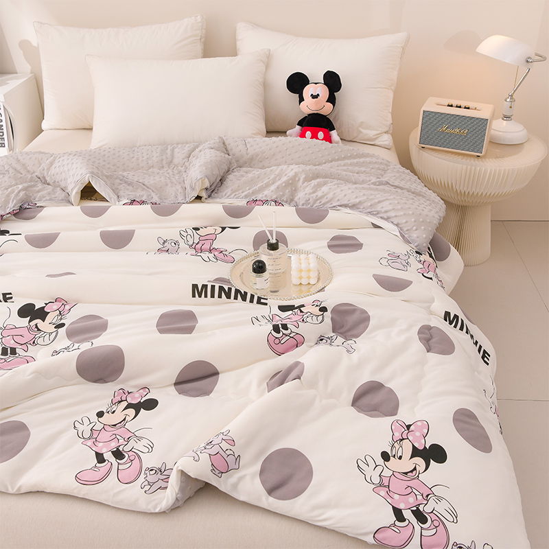 91家纺网 家纺一手货源 找家纺 艾兜坊 2024新款A类针织凉感大豆夏被 圆点米妮