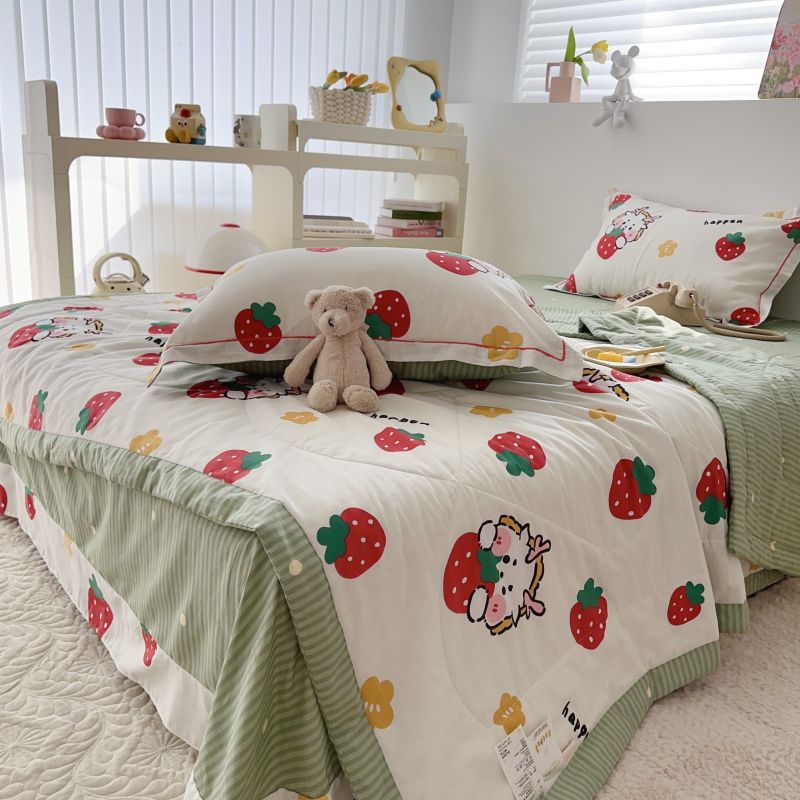 91家纺网 家纺一手货源 找家纺 2024新款全棉夏被四件套 Q弹草莓龙