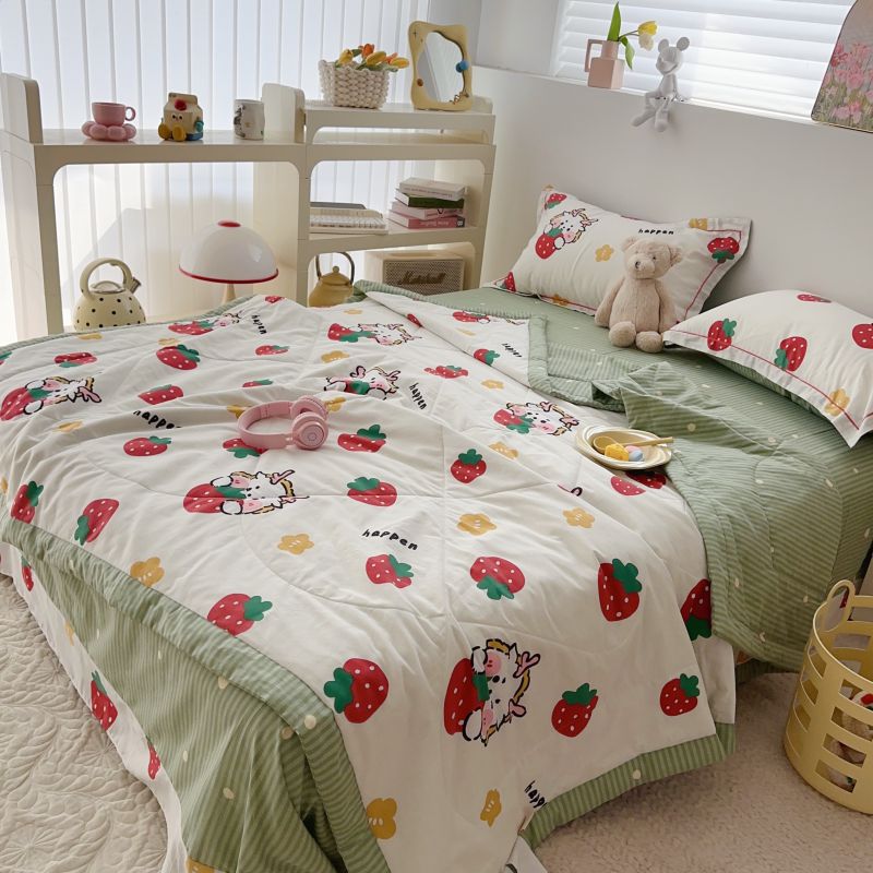 91家纺网 家纺一手货源 找家纺 2024新款全棉夏被四件套 Q弹草莓龙