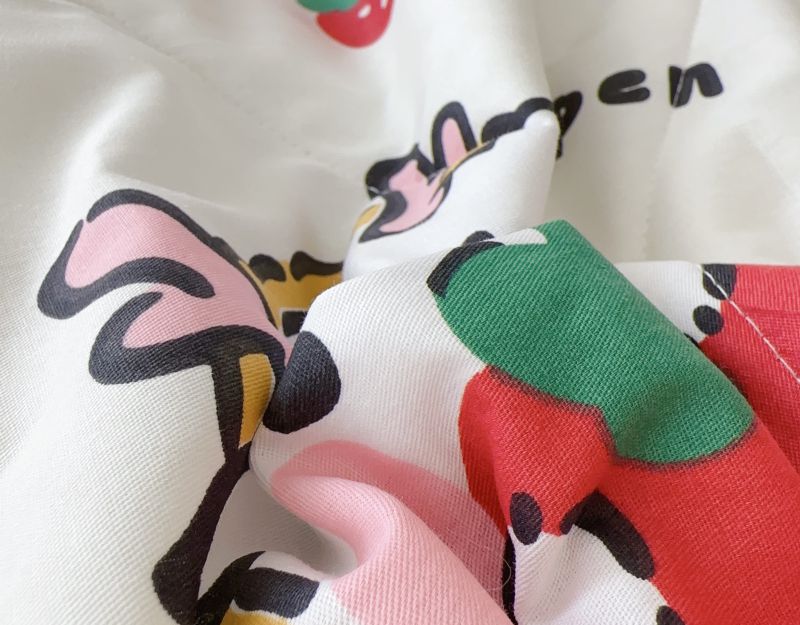 91家纺网 家纺一手货源 找家纺 2024新款全棉夏被四件套 Q弹草莓龙