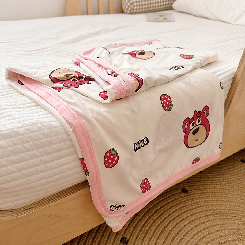 91家纺网 家纺一手货源 找家纺 嗨生活 2025新款婴儿裸睡级凉感针织毯 幼儿园夏被 儿童夏被 毯子 直播 微商 电商 好货推荐产品 草莓熊