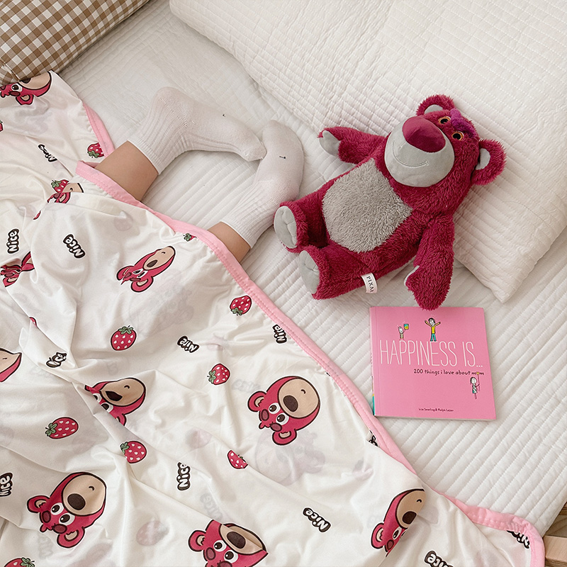 91家纺网 家纺一手货源 找家纺 嗨生活 2025新款婴儿裸睡级凉感针织毯 幼儿园夏被 儿童夏被 毯子 直播 微商 电商 好货推荐产品 草莓熊