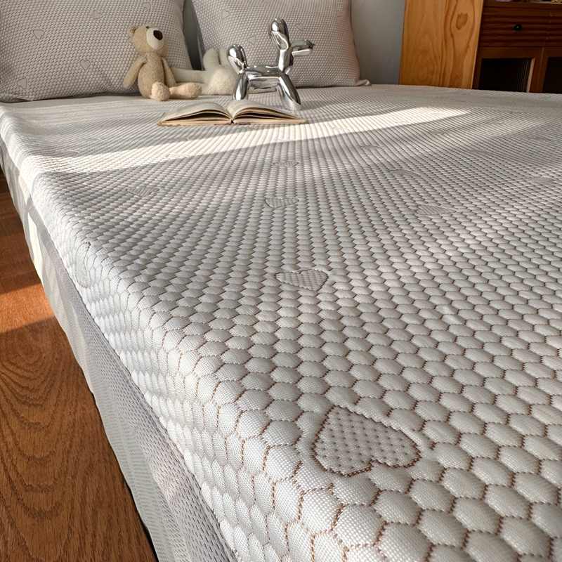 91家纺网 家纺一手货源 找家纺 千朵  2024新款床笠款3D凉感豆豆凉席 爱心咖 