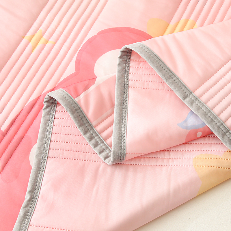 91家纺网 家纺一手货源 找家纺 牛魔王 2025新款冰丝凉感丝夏被 草莓熊