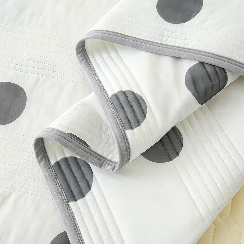 91家纺网 家纺一手货源 找家纺 牛魔王 2025新款冰丝凉感丝夏被 黑色波点