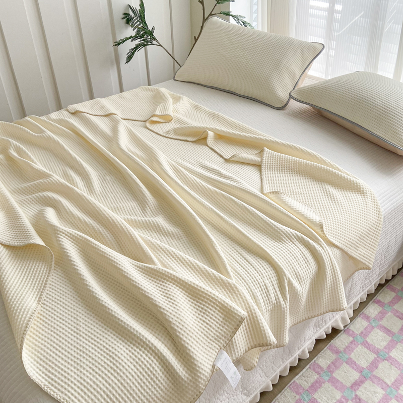 91家纺网 家纺一手货源 找家纺 触手即凉！A类创新科技新款2025双面PE夏凉被恒温凉薄被子 米黄