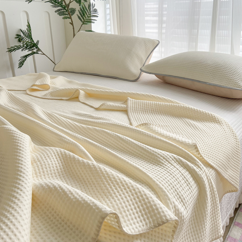 91家纺网 家纺一手货源 找家纺 触手即凉！A类创新科技新款2025双面PE夏凉被恒温凉薄被子 米黄