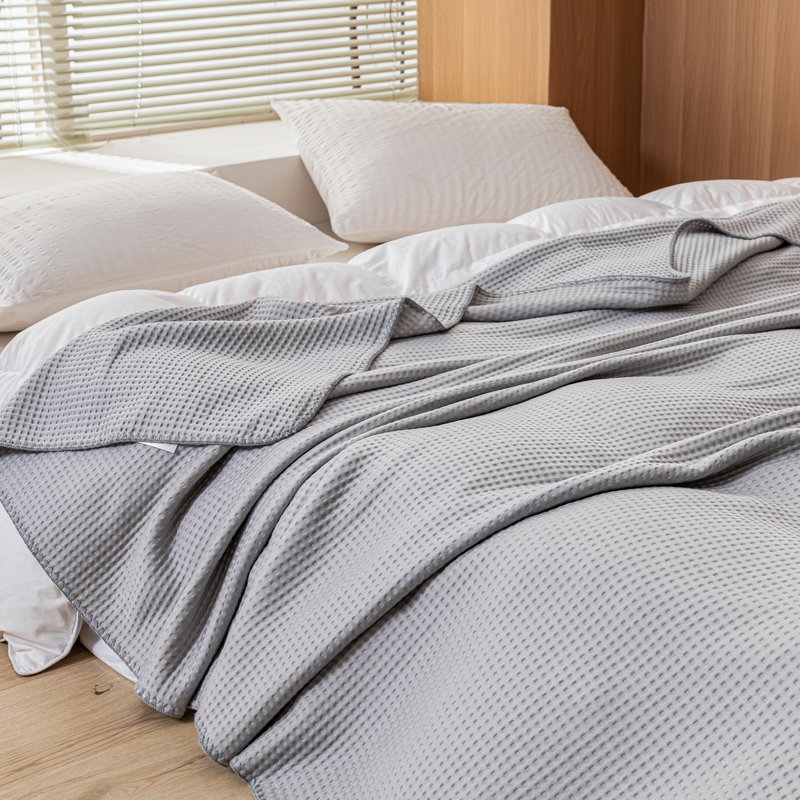 91家纺网 家纺一手货源 找家纺 触手即凉！A类创新科技新款2025双面PE夏凉被恒温凉薄被子 灰色