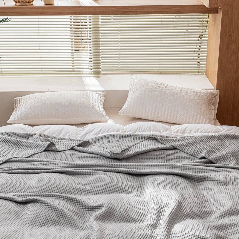 91家纺网 家纺一手货源 找家纺 触手即凉！A类创新科技新款2025双面PE夏凉被恒温凉薄被子 灰色