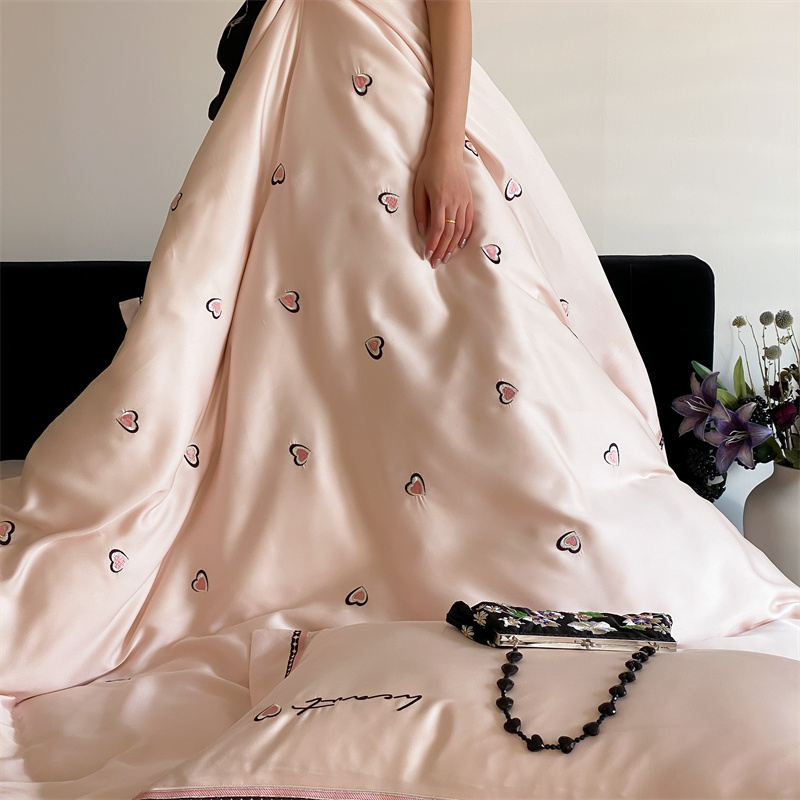 91家纺网 家纺一手货源 找家纺 馨蕊 2024新款80支奥地利兰精天丝四件套——天丝小爱心 天丝小爱心-初夏粉