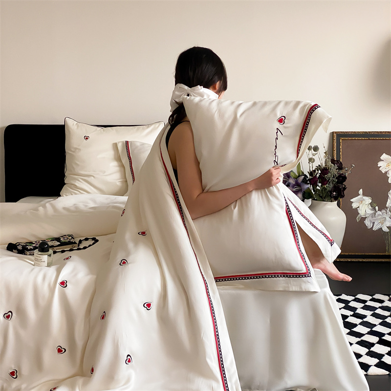 91家纺网 家纺一手货源 找家纺 馨蕊 2024新款80支奥地利兰精天丝四件套——天丝小爱心 天丝小爱心-月光白