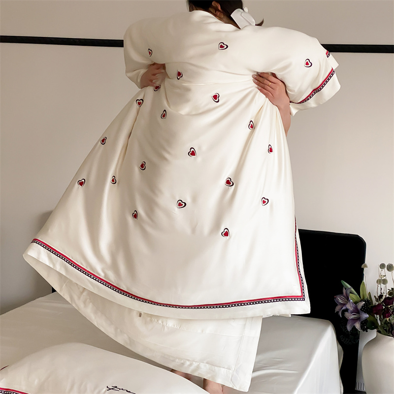 91家纺网 家纺一手货源 找家纺 馨蕊 2024新款80支奥地利兰精天丝四件套——天丝小爱心 天丝小爱心-月光白