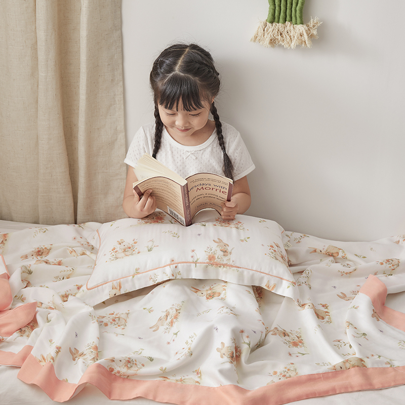 91家纺网 家纺一手货源 找家纺 荷马之梦 天竹系列——2024新款A类竹纤维儿童盖毯 春日郊游