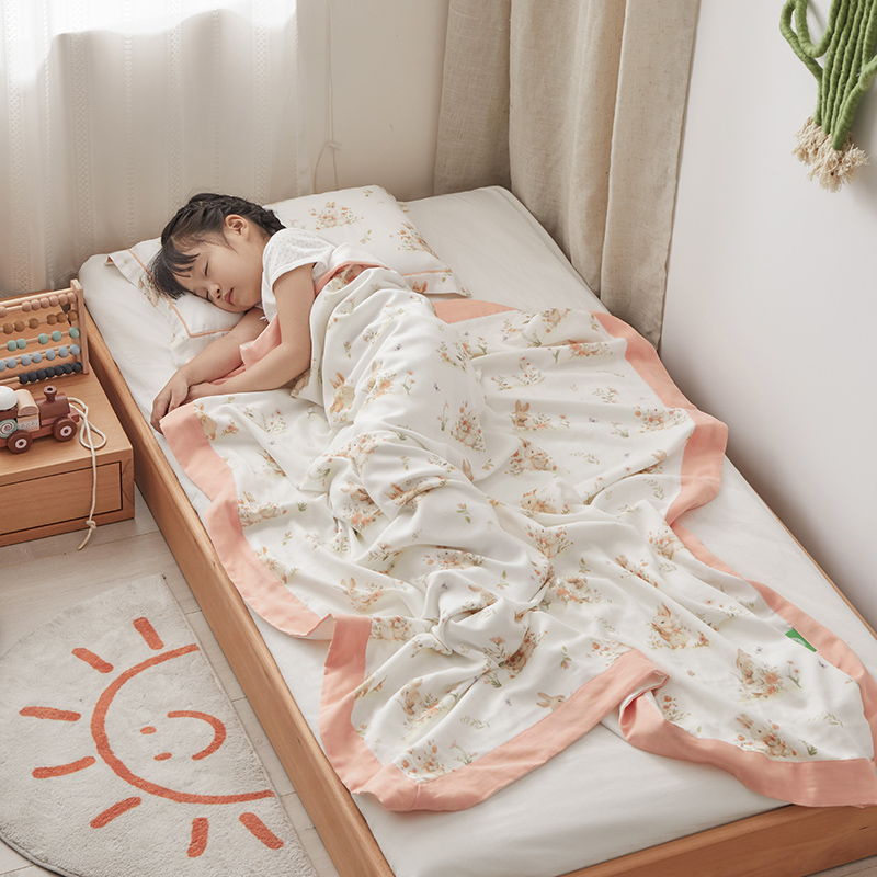 91家纺网 家纺一手货源 找家纺 荷马之梦 天竹系列——2024新款A类竹纤维儿童盖毯 春日郊游