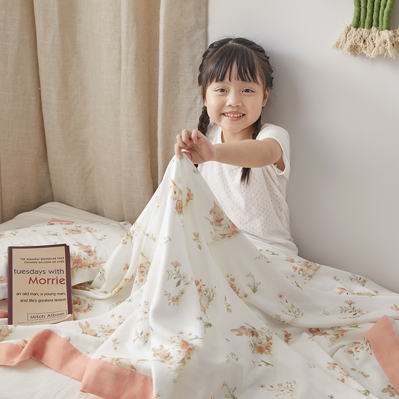 91家纺网 家纺一手货源 找家纺 荷马之梦 天竹系列——2024新款A类竹纤维儿童盖毯 春日郊游