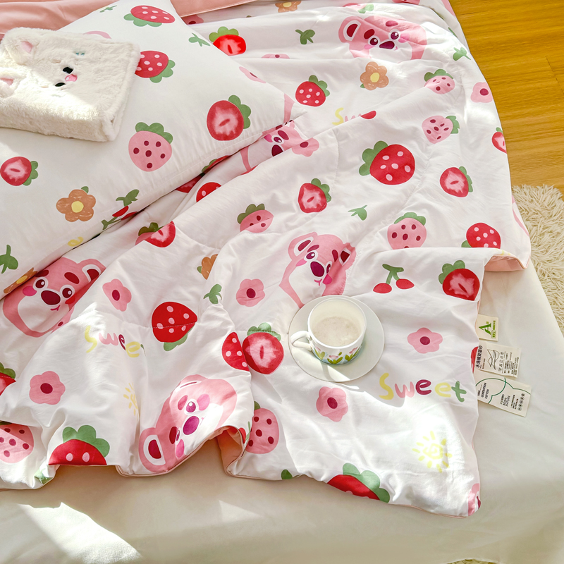 91家纺网 家纺一手货源 找家纺 梦恬佳-2024新款A类水洗双层纱夏凉被 草莓蛋糕