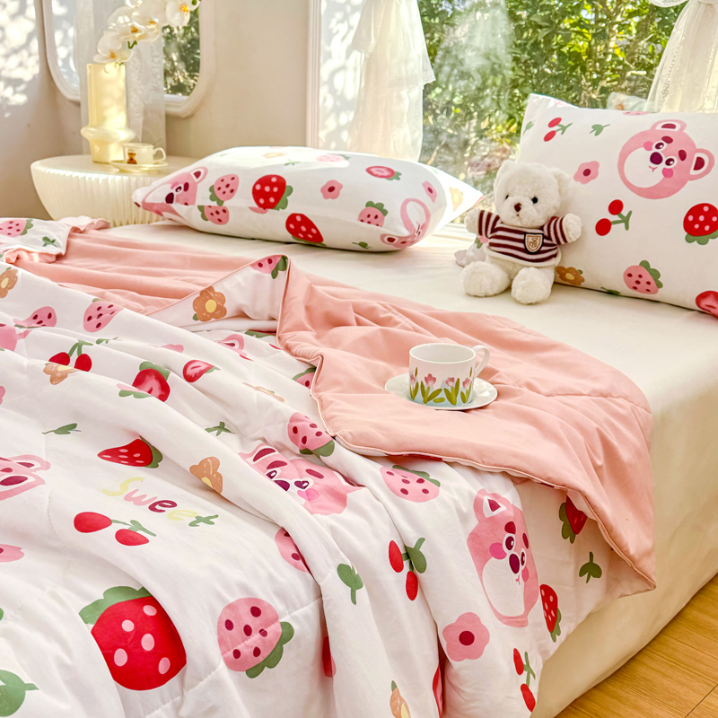 91家纺网 家纺一手货源 找家纺 梦恬佳-2024新款A类水洗双层纱夏凉被 草莓蛋糕