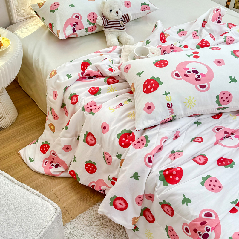 91家纺网 家纺一手货源 找家纺 梦恬佳-2024新款A类水洗双层纱夏凉被 草莓蛋糕