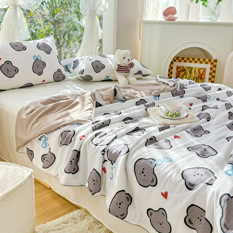 91家纺网 家纺一手货源 找家纺 梦恬佳-2024新款A类水洗双层纱夏凉被 曲奇小熊