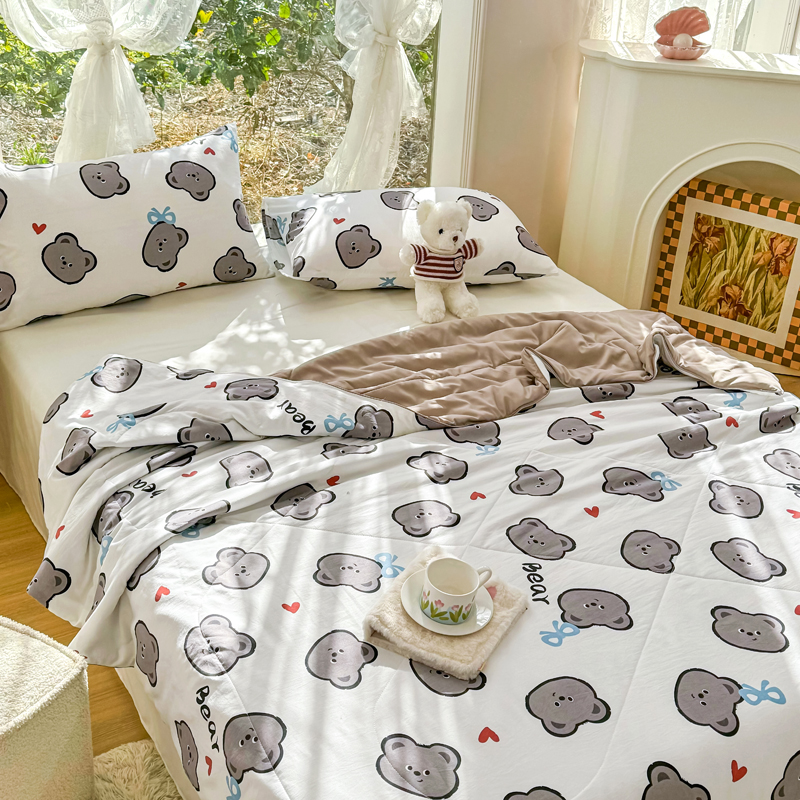 91家纺网 家纺一手货源 找家纺 梦恬佳-2024新款A类水洗双层纱夏凉被 曲奇小熊