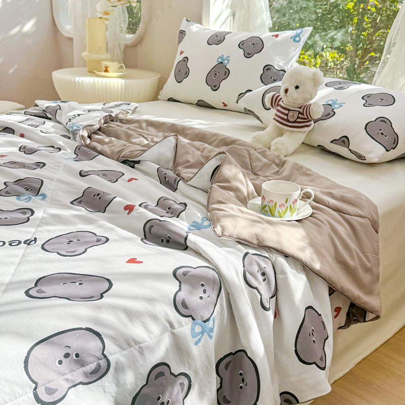 91家纺网 家纺一手货源 找家纺 梦恬佳-2024新款A类水洗双层纱夏凉被 曲奇小熊