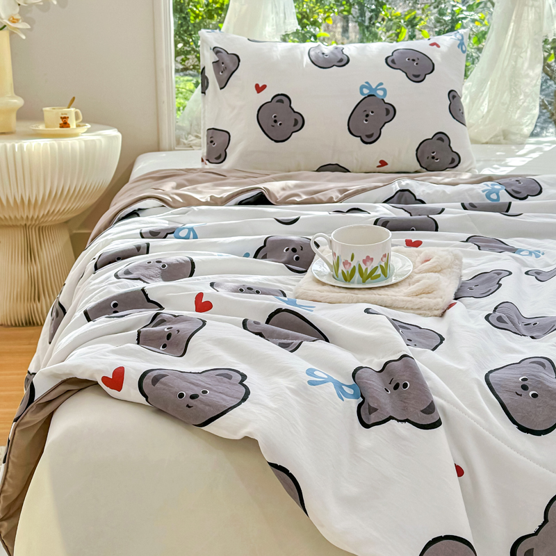 91家纺网 家纺一手货源 找家纺 梦恬佳-2024新款A类水洗双层纱夏凉被 曲奇小熊