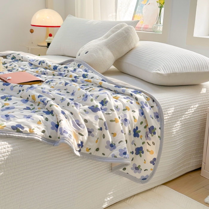 91家纺网 家纺一手货源 找家纺 啊雅家居 2025新款凉感丝夏凉被冰淇淋夏被 小碎花