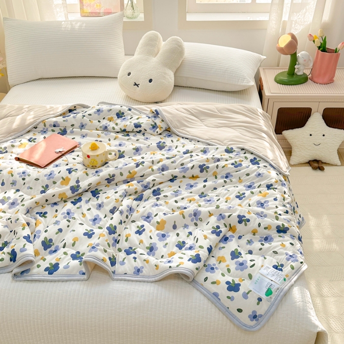 91家纺网 家纺一手货源 找家纺 啊雅家居 2025新款凉感丝夏凉被冰淇淋夏被 小碎花