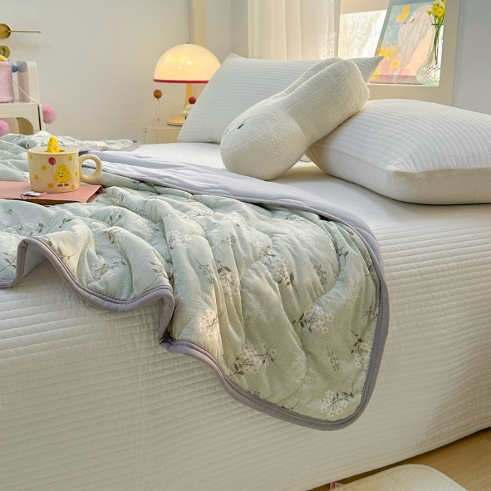 91家纺网 家纺一手货源 找家纺 啊雅家居 2025新款凉感丝夏凉被冰淇淋夏被 太阳花