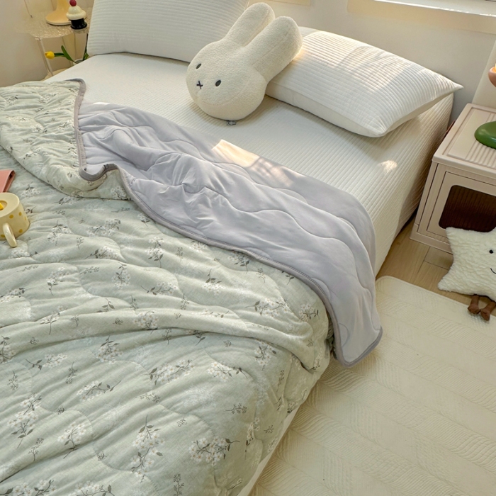 91家纺网 家纺一手货源 找家纺 啊雅家居 2025新款凉感丝夏凉被冰淇淋夏被 太阳花
