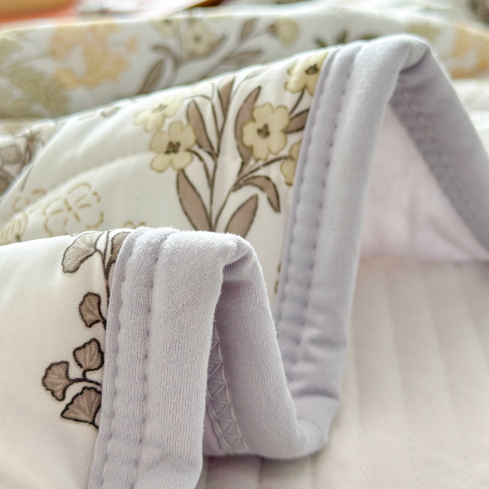 91家纺网 家纺一手货源 找家纺 啊雅家居 2025新款凉感丝夏凉被冰淇淋夏被 花海