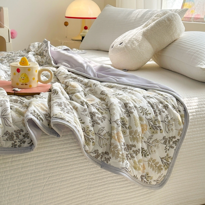 91家纺网 家纺一手货源 找家纺 啊雅家居 2025新款凉感丝夏凉被冰淇淋夏被 花海