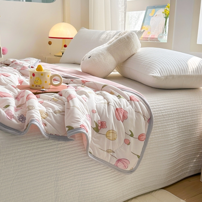 91家纺网 家纺一手货源 找家纺 啊雅家居 2025新款凉感丝夏凉被冰淇淋夏被 粉玫瑰