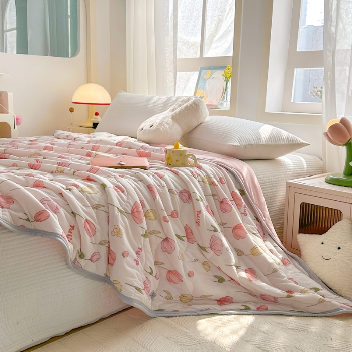 91家纺网 家纺一手货源 找家纺 啊雅家居 2025新款凉感丝夏凉被冰淇淋夏被 粉玫瑰