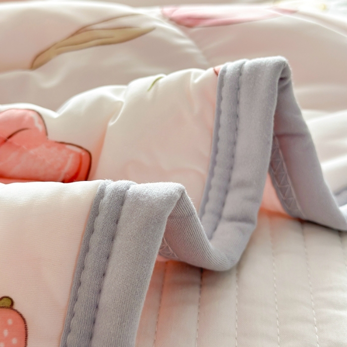 91家纺网 家纺一手货源 找家纺 啊雅家居 2025新款凉感丝夏凉被冰淇淋夏被 粉玫瑰
