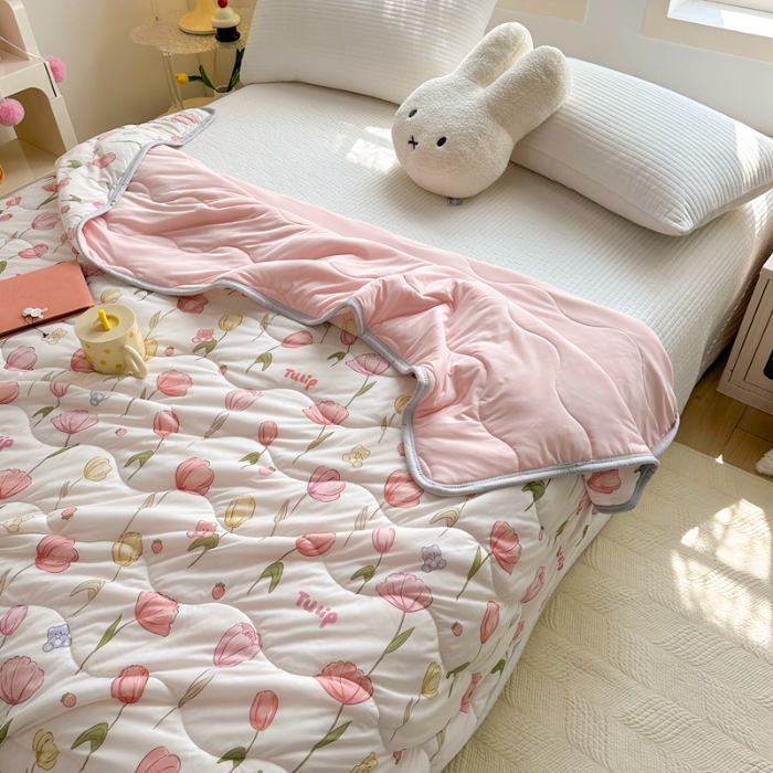 91家纺网 家纺一手货源 找家纺 啊雅家居 2025新款凉感丝夏凉被冰淇淋夏被 粉玫瑰