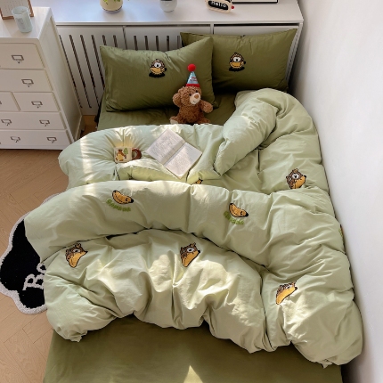 91家纺网 家纺一手货源 找家纺 红嘴企鹅 2025新款全棉卡通毛巾绣四件套 乖乖猴